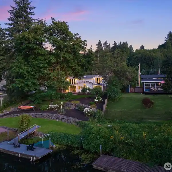 SERENE WATERFRONT LIVING ON THE SAMMAMISH RIVER