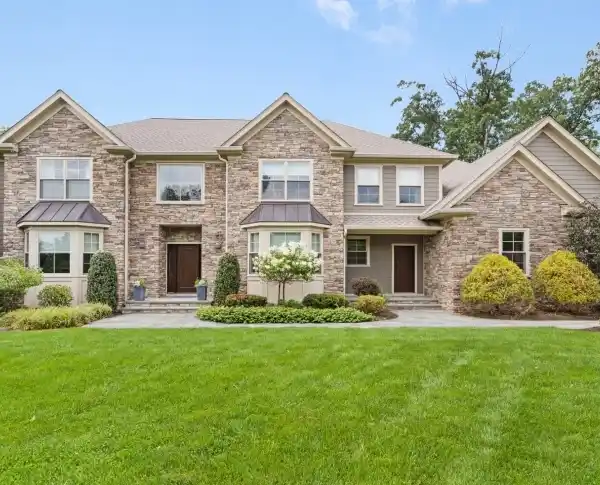 DESIGNER COMFORT WITH GEOTHERMAL AND SOLAR UPGRADES