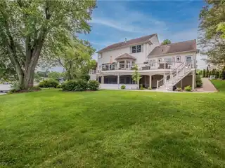 Amazing Lakefront Setting