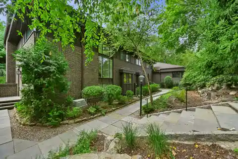 Elegant End Unit Townhouse in Canaan Close