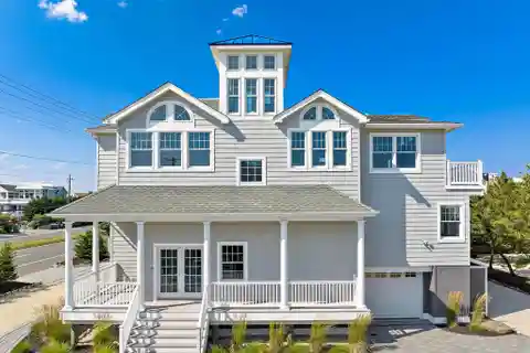 Beachside Living in Sought After Southern Loveladies