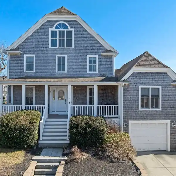BEAUTIFULLY RENOVATED HOME THREE HOUSES FROM THE BEACH