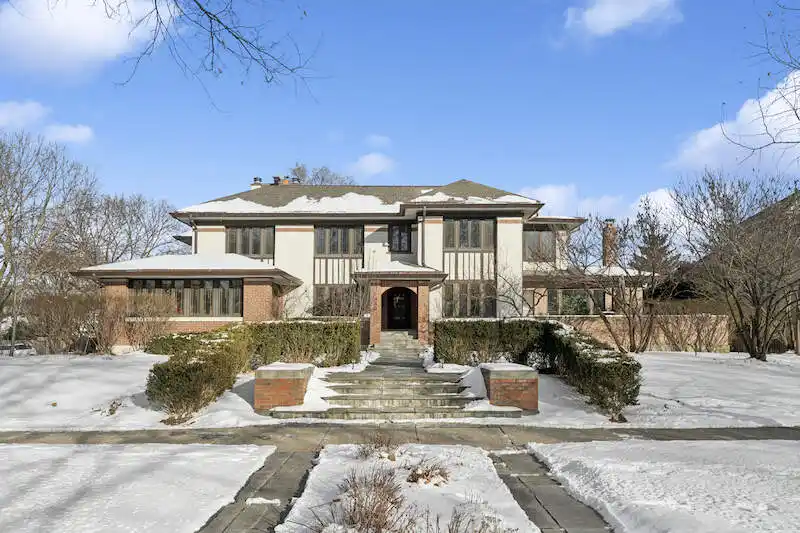 Prairie School Architecture Blended with Modern Luxury