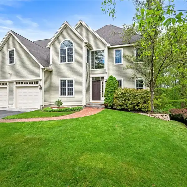 17 FIDDLENECK LN, SOUTHBOROUGH