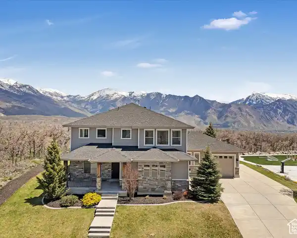ELEVATED RETREAT WITH SWEEPING VIEWS