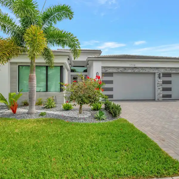 MODERN LUXURY IN THIS SINGLE STORY BEAUTY