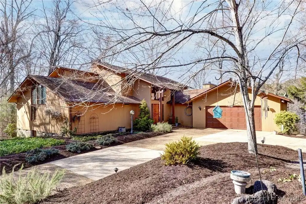 Gorgeous Custom Home Overlooking Halfway Creek