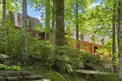 10-acre Luxury Estate