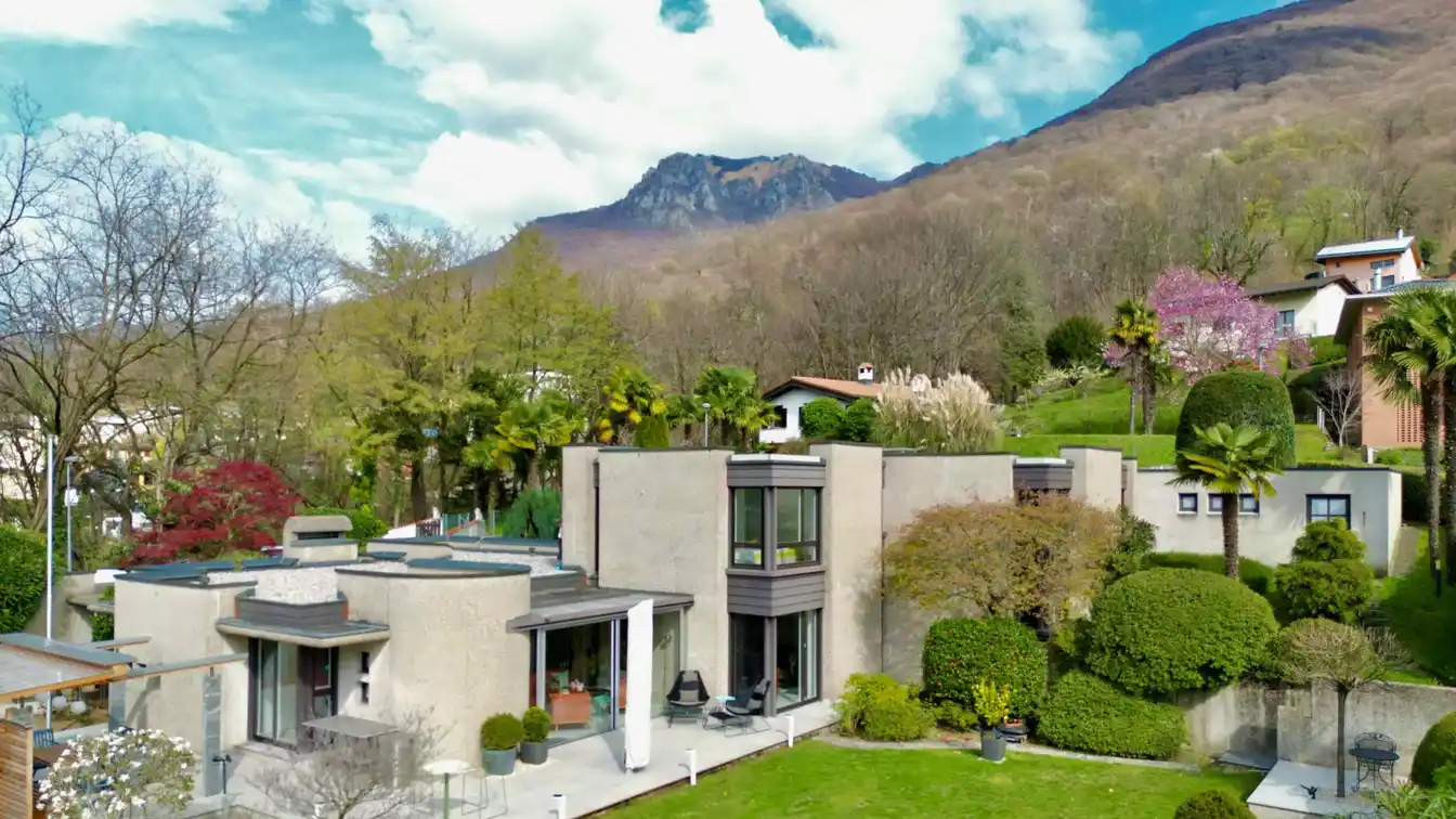 Sunny Contemporary Home
