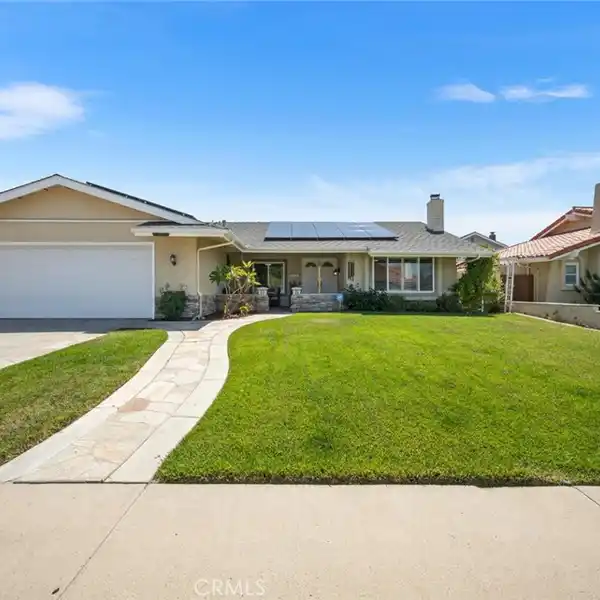 STYLISH, SUSTAINABLE HOME WITH PRIVATE JACUZZI