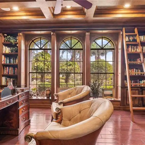 EXQUISITE LUXURY ESTATE IN AN EXCLUSIVE COUNTRY CLUB