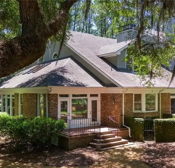 SEA PINES HOME WITH UPDATED INTERIORS AND OUTDOOR LIVING