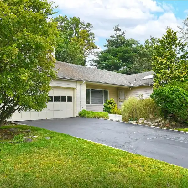 SPRAWLING RANCH IN PRIME LOCATION