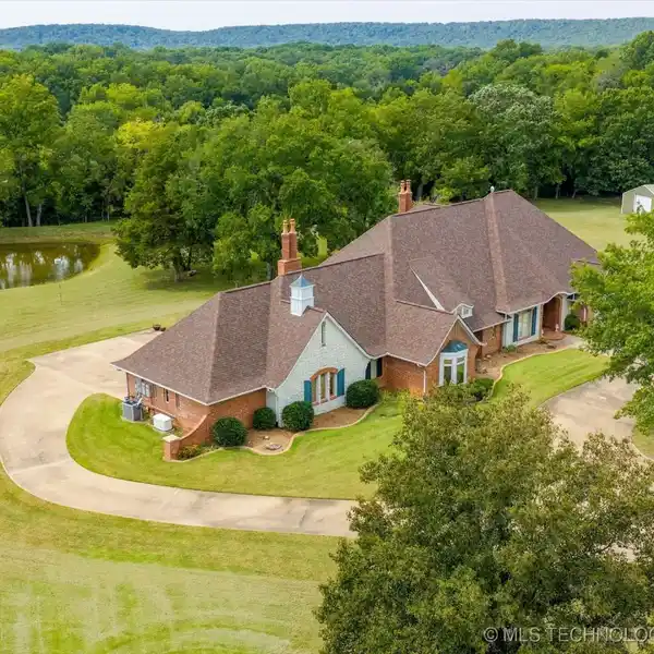 TIMELESS, CUSTOM BUILT COUNTRY LIVING