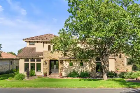 Meticulously Maintained Residence in the Hills of Lakeway