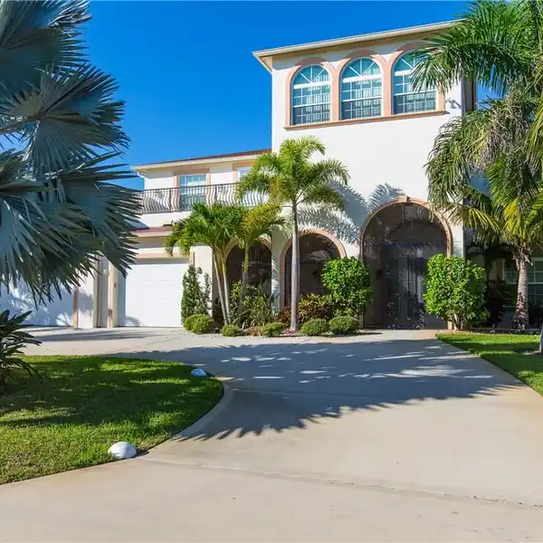 FOUR BEDROOM HOME NEAR NORTH JETTY BEACH