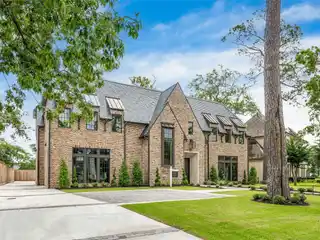 Architectural Masterpiece in Close-In Memorial