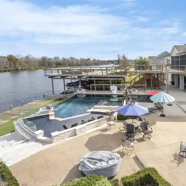 SPECTACULAR LUXURIOUS WATERFRONT LIVING