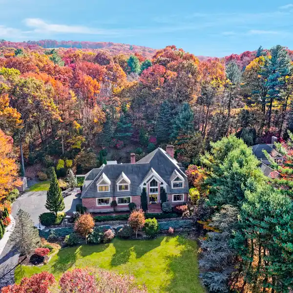 IMPRESSIVE HOME IN A DESIRABLE NEIGHBORHOOD