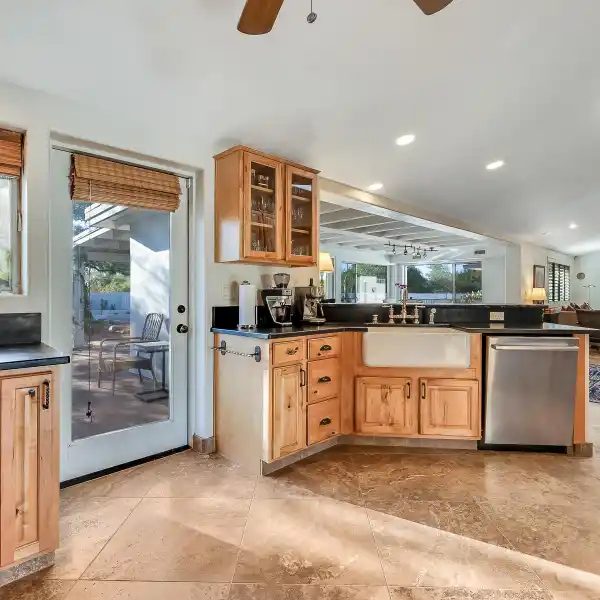 GORGEOUS SOUTHWEST CONTEMPORARY WITH PRIVATE GUEST CASITA