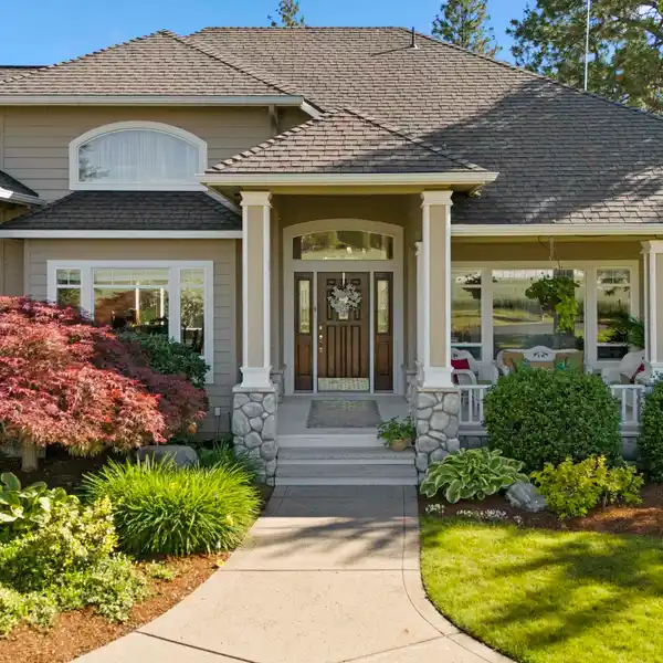 BEAUTIFUL CUSTOM HOME WITH STUNNING VIEWS OF THE PALOUSE