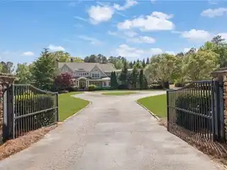 Engaging Masterpiece on Five Acres