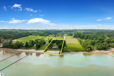 Private Waterfront Paradise