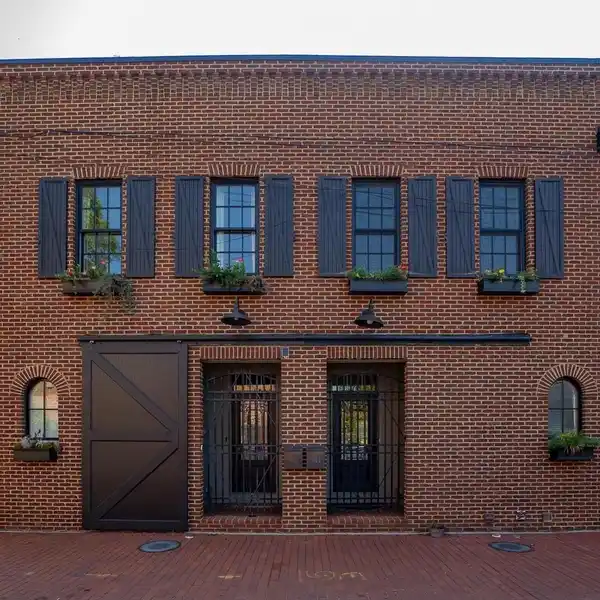 GORGEOUS END UNIT IN LOGAN CIRCLE