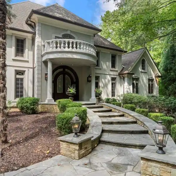 EXQUISITE EUROPEAN-STYLE HOME