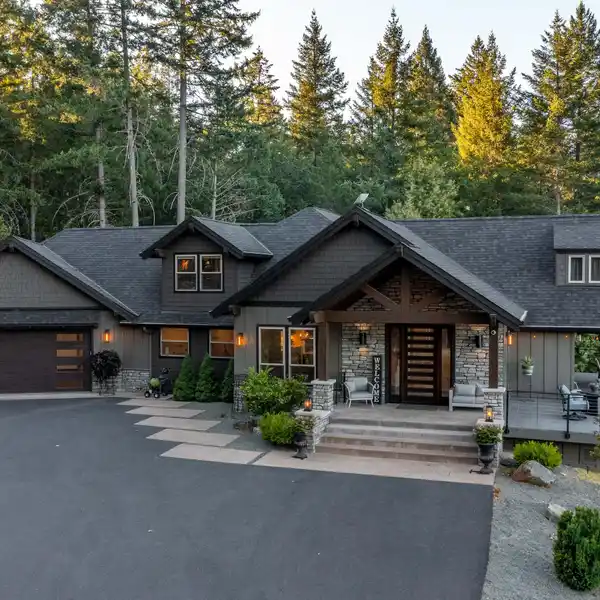 CUSTOM MOUNTAIN LODGE RETREAT