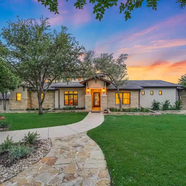 GORGEOUS HOME ON A QUIET CUL-DE-SAC