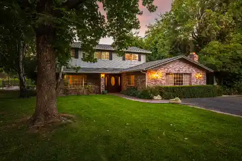 Country Living with Convenient Access to Town