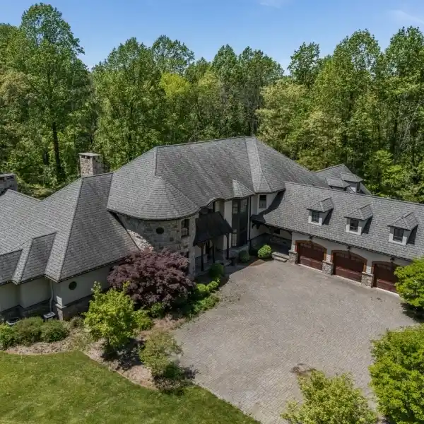 PRIVATE 55-ACRE ESTATE WITH EQUESTRIAN LUXURY