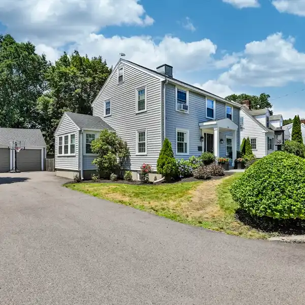 SPACIOUS LIVING IN A COMFORTABLE NEIGHBORHOOD SETTING