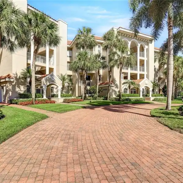 THE PERFECT BLEND OF SOPHISTICATION AND SERENITY