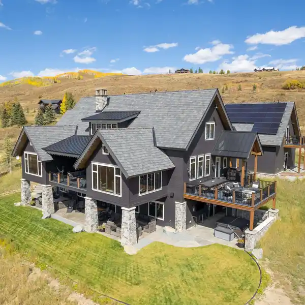UNPARALLELED MOUNTAIN ESTATE