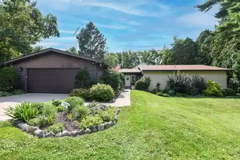 Charming Ranch Retreat Near Geneva Lake