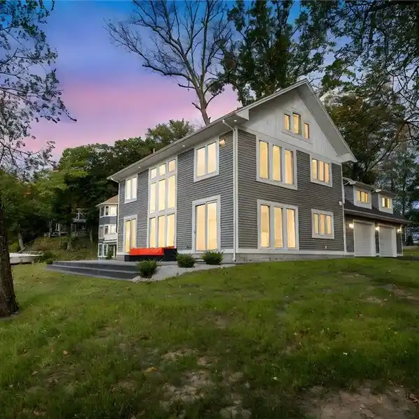 ULTIMATE WATERFRONT LIFESTYLE