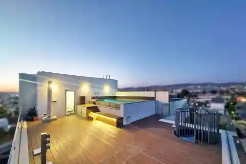 Luxury Sea View Apartment with Private Roof Garden
