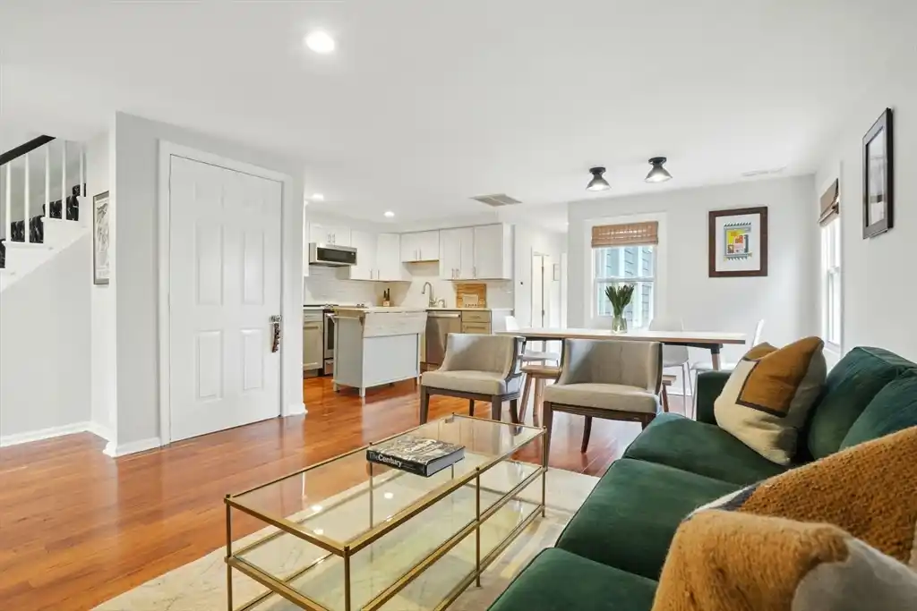 Duplex-style Penthouse in Prime Location