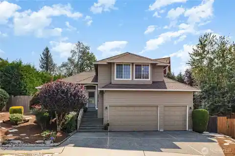 Great Tri-Level Home in Kennydale