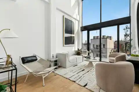 Extraordinary Townhouse with a Keyed Elevator
