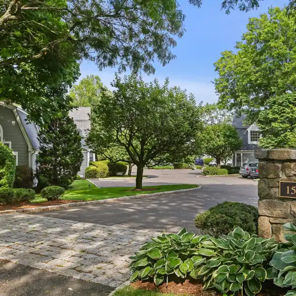 SOUGHT-AFTER CANAAN MEWS END UNIT