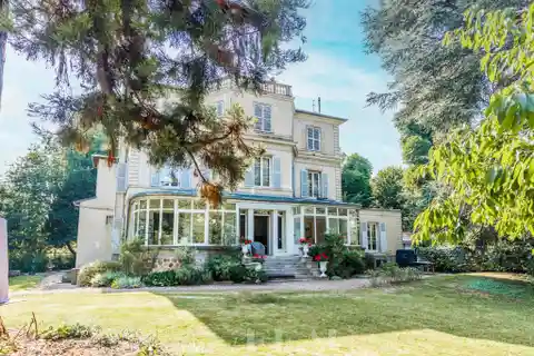 Period Charm Meets Pristine Modern Comfort