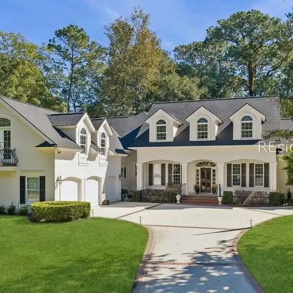 GOLF COURSE GRANDEUR WITH DESIGNER TOUCHES