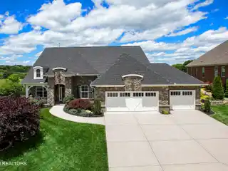 Smart Luxury with Breathtaking Outdoor Living