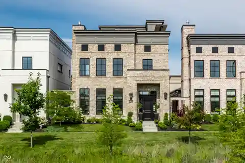 Exquisite Brownstone-Style Home in Jackson's Grant
