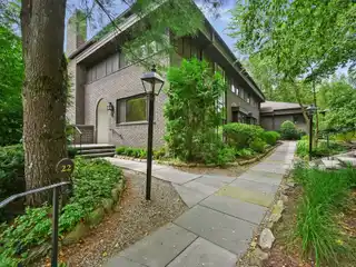 Elegant End Unit Townhouse in Canaan Close
