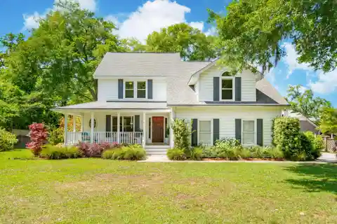 Traditional Lowcountry Home in Desirable Clearview