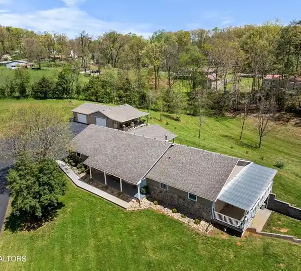 FOUR-PLUS-ACRE NEWPORT MOUNTAIN VIEW HOME